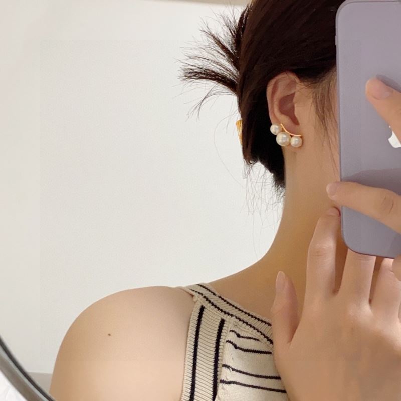 Ce**e earrings